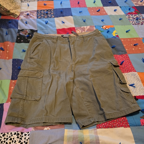 Men's Olive Cargo Shorts - Picture 1 of 3